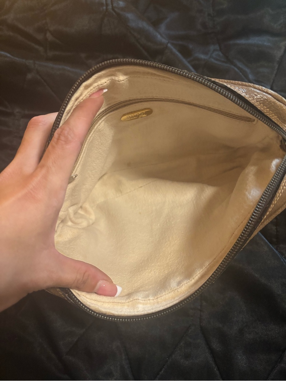 Pre-Loved Gucci Cosmetic Pouch - Picture 6 of 12